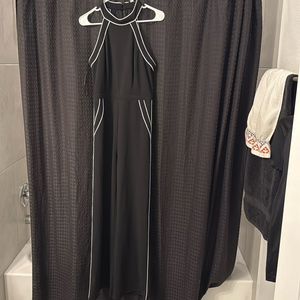 Lulu’s women’s black and white halter romper